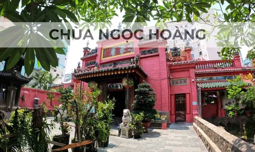 Người dân đi lễ chùa Ngọc Hoàng đầu năm
